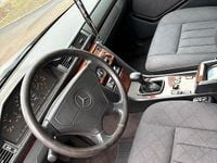 Gebraucht Mercedes 220 150 PS (110 kW) 1995 Silber Limousine