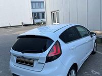 Gebraucht Ford Fiesta 82 PS (60 kW) 2012 Weiß Kleinwagen