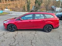 Gebraucht Ford Focus Trend 120 PS (88 kW) 2016 Rot Limousine