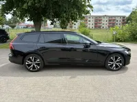 Gebraucht Volvo V60 Plus 197 PS (144 kW) 2025 Schwarz Kombi