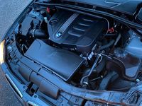 Gebraucht BMW 318 2011 Grau Limousine