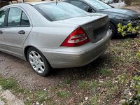 Gebraucht Mercedes 200 110 PS (80 kW) 2003 Gold Limousine