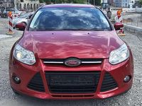 Gebraucht Ford Focus Trend 101 PS (74 kW) 2014 Candyrot metallic Kombi