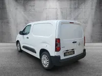 Używany Opel Combo Edition 131 KM (96 kW) 2022 Biały Minivan