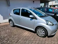 Gebraucht Toyota Aygo 69 PS (50 kW) 2007 Silber Kleinwagen