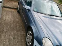 Usado Mercedes E220 150 CV (110 kW) 2003 Azul Berlina