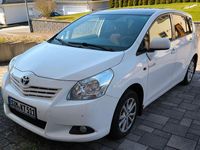 Gebraucht Toyota Verso Skyview Edition 147 PS (108 kW) 2011 Weiß Van / Kleinbus