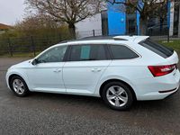 Gebraucht Skoda Superb 150 PS (110 kW) 2017 Weiß Kombi