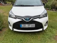 Gebraucht Toyota Yaris 73 PS (53 kW) 2015 Weiß Kleinwagen