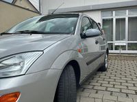 Gebraucht Ford Focus Ambiente 101 PS (74 kW) 2000 Silber Kleinwagen