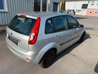 Gebraucht Ford Fiesta Ambiente 69 PS (50 kW) 2007 Silber Kleinwagen