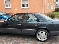 Gebraucht Mercedes E200 118 PS (86 kW) 1993 Schwarz Limousine