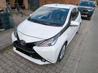 Gebraucht Toyota Aygo 69 PS (50 kW) 2014 Weiß Kleinwagen