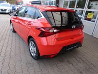 Gebraucht Hyundai i20 Essential 101 PS (74 kW) 2020 Rot Kleinwagen