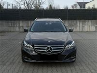 Gebraucht Mercedes E220 Elegance 170 PS (125 kW) 2015 Schwarz Limousine