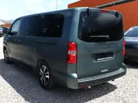 Neu Peugeot Traveller Allure 177 PS (130 kW) 2026 Kapari grün metallic Van / Kleinbus
