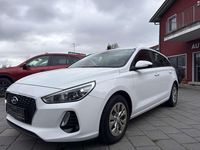 Gebraucht Hyundai i30 Select 110 PS (80 kW) 2017 Polar white / sol Kombi