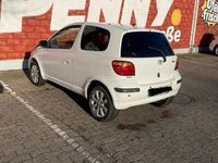 Gebraucht Toyota Yaris 68 PS (50 kW) 2005 Weiß Kleinwagen