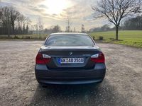 Gebraucht BMW 320 170 PS (125 kW) 2007 Grau Limousine