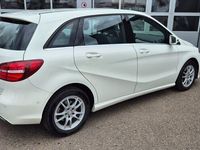 Gebraucht Mercedes B200 156 PS (114 kW) 2017 Weiß Van / Kleinbus