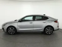 Gebraucht Hyundai i30 101 PS (74 kW) 2024 Shimmeringsilvermet. Limousine