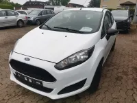 Gebraucht Ford Fiesta Ambiente 60 PS (44 kW) 2016 Weiß Kleinwagen