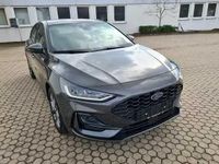 Gebraucht Ford Focus ST-Line X 116 PS (85 kW) 2023 Grau (metallic) Limousine