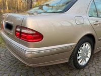 Gebraucht Mercedes E320 224 PS (164 kW) 2001 Gold Limousine