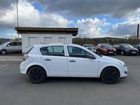 Gebraucht Opel Astra 110 PS (80 kW) 2009 Schneeweiss/olympic/summit whi Limousine