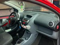 Gebraucht Peugeot 107 50 PS (36 kW) 2005 Rot Kleinwagen