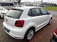 Gebraucht VW Polo Comfortline 75 PS (55 kW) 2016 Pure white Kleinwagen