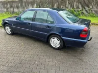 Gebraucht Mercedes C180 122 PS (89 kW) 2000 Blau Limousine