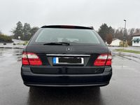 Gebraucht Mercedes E240 177 PS (130 kW) 2004 Schwarz Kombi