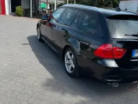 Gebraucht BMW 318 143 PS (105 kW) 2012 Schwarz Kombi