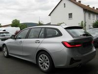 Gebraucht BMW 320 190 PS (139 kW) 2020 Glaciersilber metallic (metallic) Kombi
