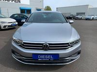 Gebraucht VW Passat Elegance 150 PS (110 kW) 2024 Pyrit silber (metallic) Kombi