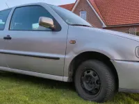 Używany VW Polo 60 KM (44 kW) 1998 Srebrny Hatchback