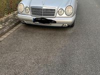 Gebraucht Mercedes E200 136 PS (100 kW) 1998 Silber Limousine