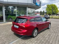 Gebraucht Ford Focus Titanium 150 PS (110 kW) 2019 Rot Limousine