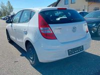 Gebraucht Hyundai i30 109 PS (80 kW) 2010 Weiß Limousine