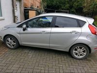 Gebraucht Ford Fiesta 95 PS (69 kW) 2016 Silber Limousine