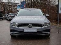 Gebraucht VW Passat R 150 PS (110 kW) 2023 Grau Kombi