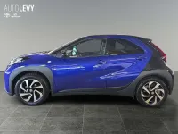 Gebraucht Toyota Aygo X Basis 72 PS (52 kW) 2024 Juniper blue metallic/ night sky black SUV
