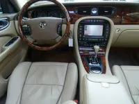 Używany Jaguar XJ 396 KM (291 kW) 2006 Purpurowy Sedan/Limuzyna
