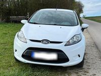 Gebraucht Ford Fiesta 60 PS (44 kW) 2010 Weiß Kleinwagen
