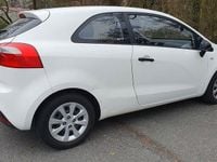 Gebraucht Kia Rio Attract 86 PS (63 kW) 2012 Weiß Limousine