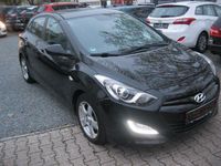 Gebraucht Hyundai i30 Edition 99 PS (72 kW) 2014 Schwarz Limousine