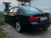 Gebraucht BMW 318 145 PS (106 kW) 2012 Schwarz Limousine