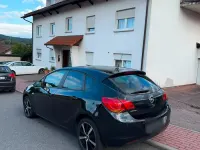 Gebraucht Opel Astra 105 PS (77 kW) 2011 Schwarz Limousine