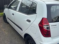Gebraucht Hyundai i10 Edition 69 PS (50 kW) 2013 Weiß Kleinwagen